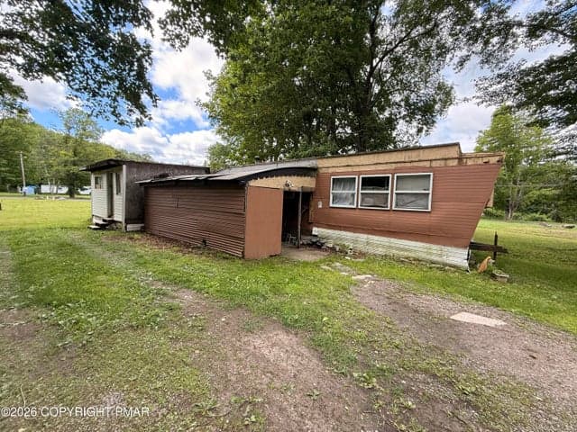 8 East Drive, Clifton Township, PA 18424