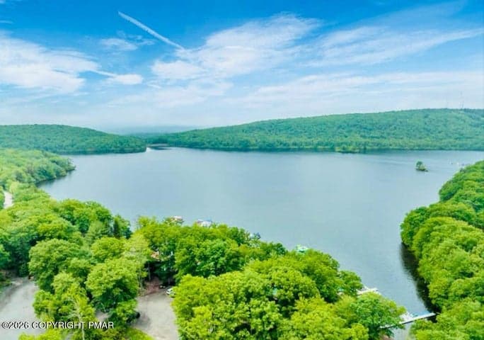 22 Mountainwoods Drive, Lake Harmony, PA 18624
