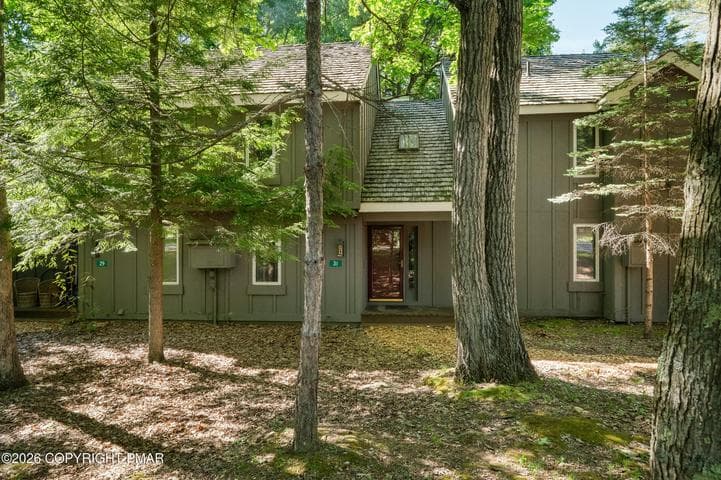 31 Downhill, Lake Harmony, PA 18624