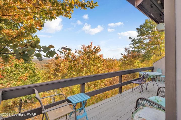 244 High Pass Way, Tannersville, PA 18372