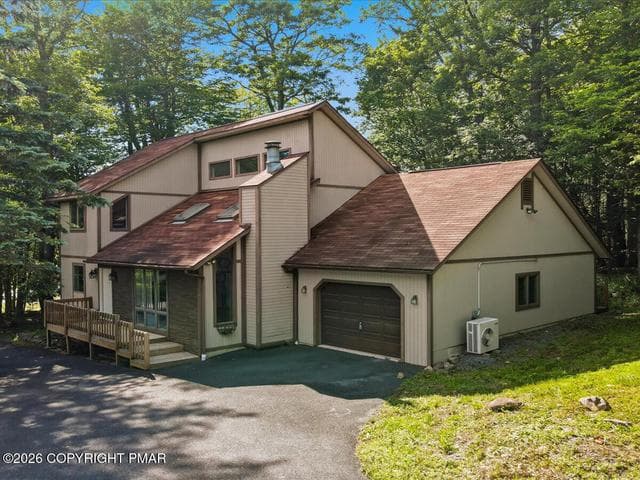 621 Glen Circle Drive, Tobyhanna, PA 18466