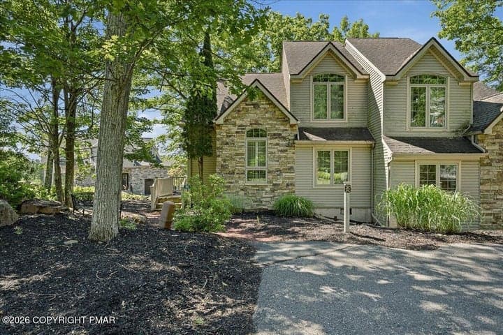 40 Summit Wind Drive, Lake Harmony, PA 18624