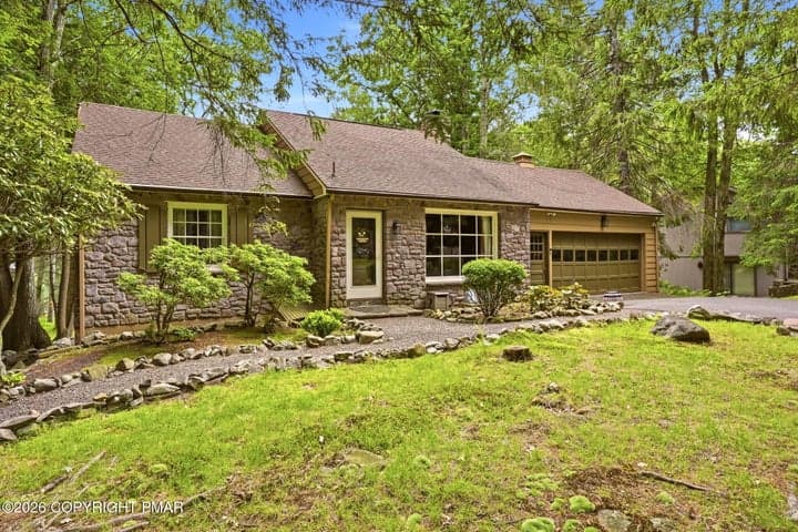 128 Crest Drive, Lake Harmony, PA 18624