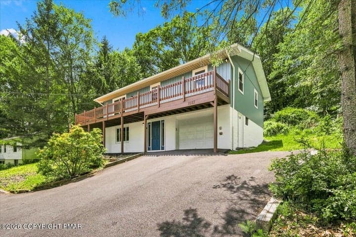 1027 Maple Lake Drive, Bushkill, PA 18324