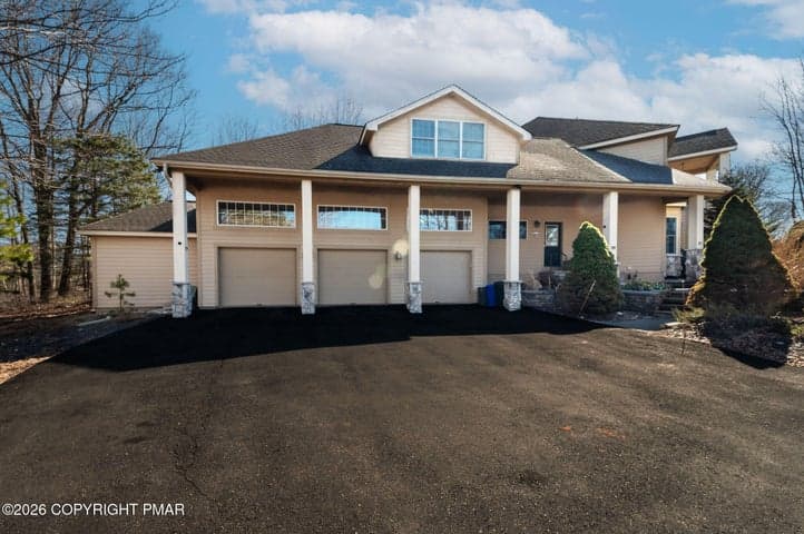 726 Pinecrest Drive, Pocono Pines, PA 18350