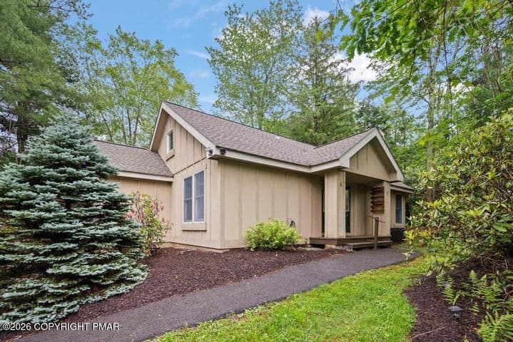 124 Nawakwa Road, Pocono Pines, PA 18350