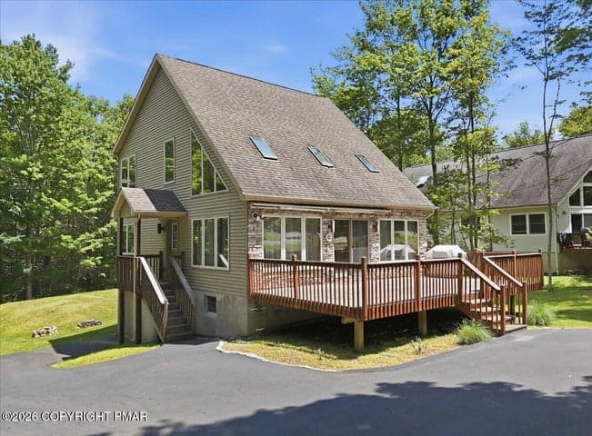 123 Wallenpaupack Drive, Greentown, PA 18426