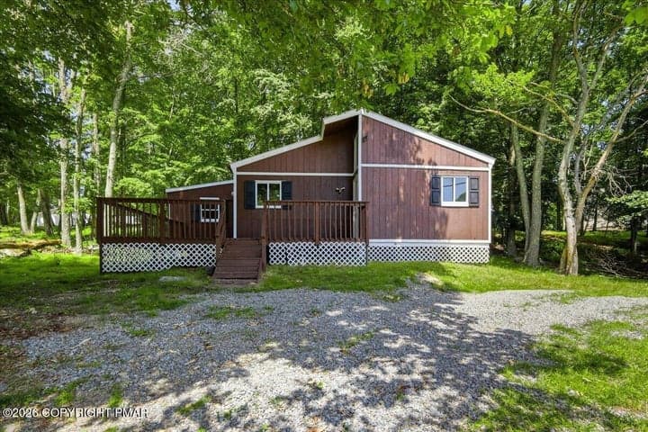 4774 Pine Ridge Drive, Bushkill, PA 18324