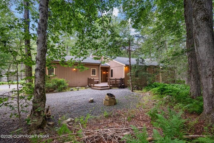 1141 Little Bear Run, Pocono Pines, PA 18350