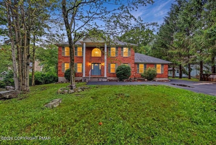 564 Cayuga Drive, Tobyhanna, PA 18466
