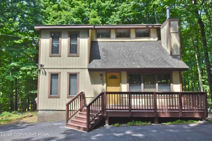 2217 Longview Drive, Bushkill, PA 18324