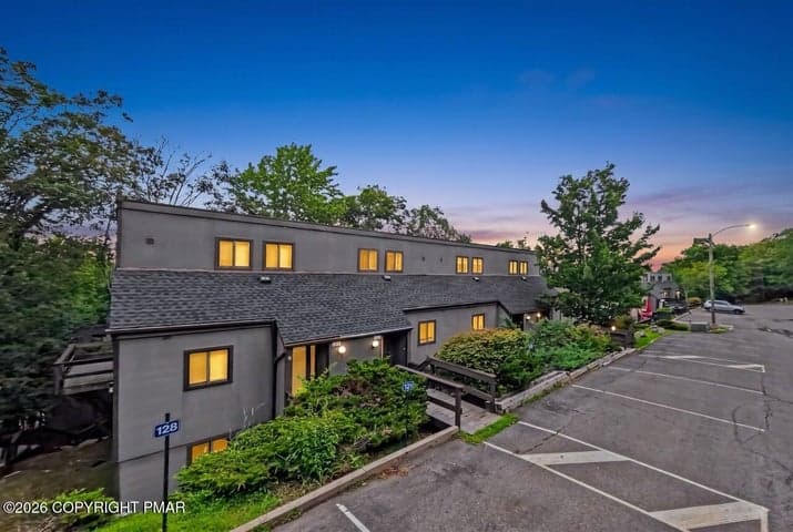 129 Cross Country Lane, Tannersville, PA 18372