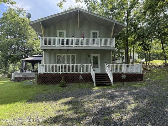 177 Purple Martin Drive, Bushkill, PA 18324