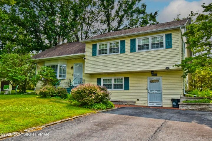 2095 Pleasant View Drive, Stroudsburg, PA 18360