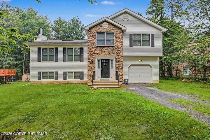 5154 Iroquois Street, Tobyhanna, PA 18466
