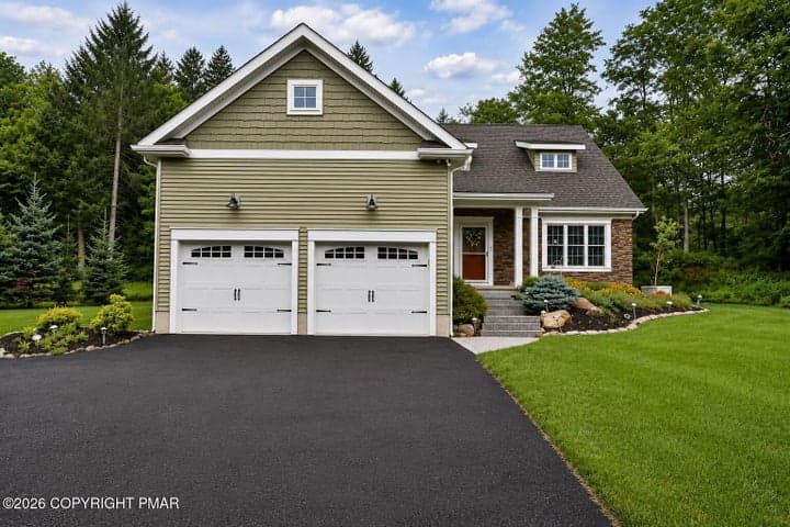 126 Lexington Lane, Blakeslee, PA 18610