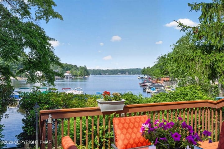 99 N Lake Drive, Lake Harmony, PA 18624