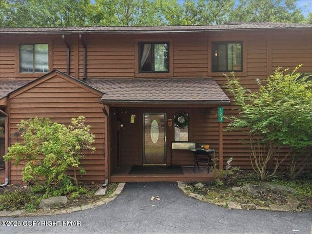 123 Meadow View Court, Bushkill, PA 18324