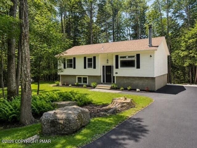 103 Deep Hollow Drive, Greentown, PA 18426