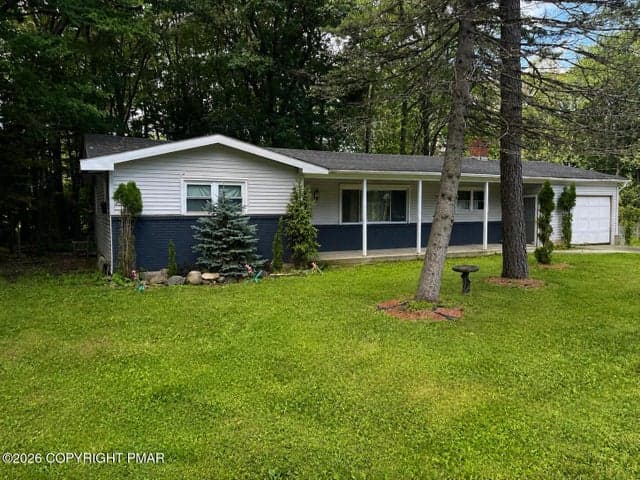 129 Stillwater Drive, Pocono Summit, PA 18346