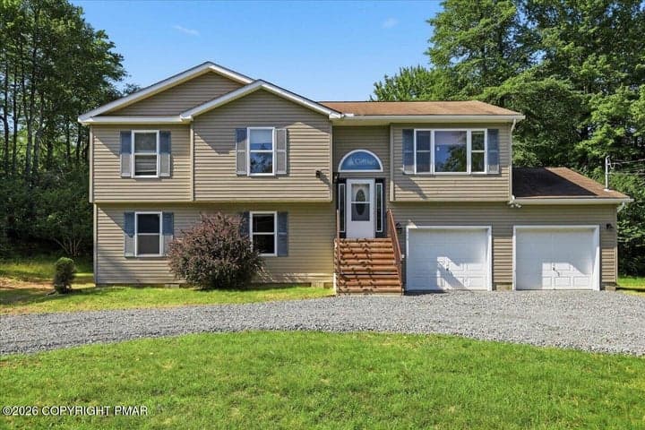 612 Minsi Trail, Long Pond, PA 18334