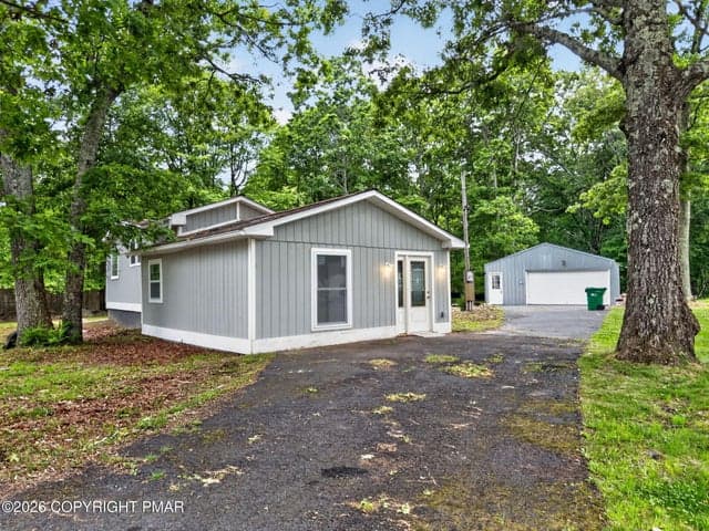 229 Pocono Boulevard, Bushkill, PA 18324