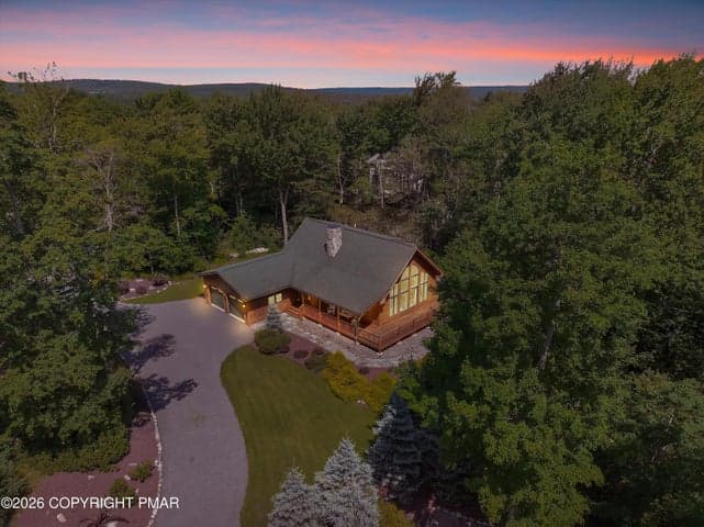 7(15) Lookout Point, Lake Harmony, PA 18624