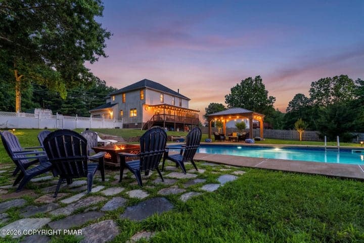 4864 Pine Ridge Drive, Bushkill, PA 18324