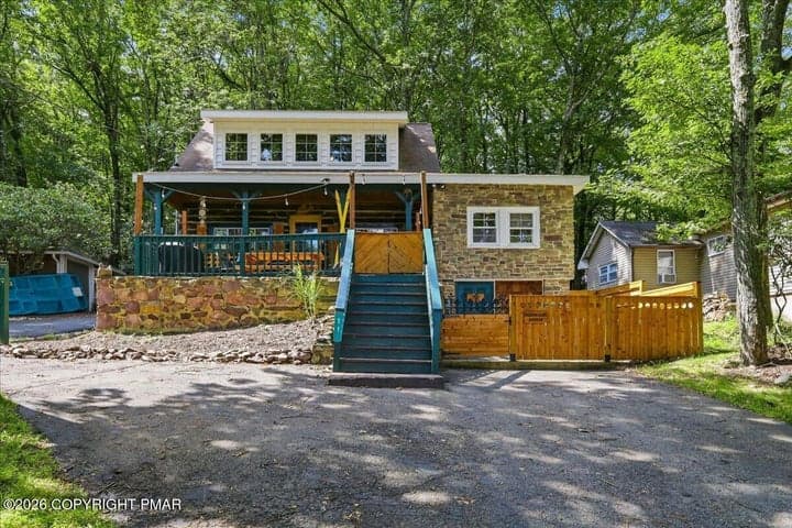 71 S Lake Drive, Lake Harmony, PA 18624