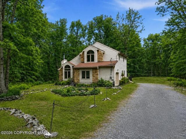3176 Bluebird Drive, Bushkill, PA 18324